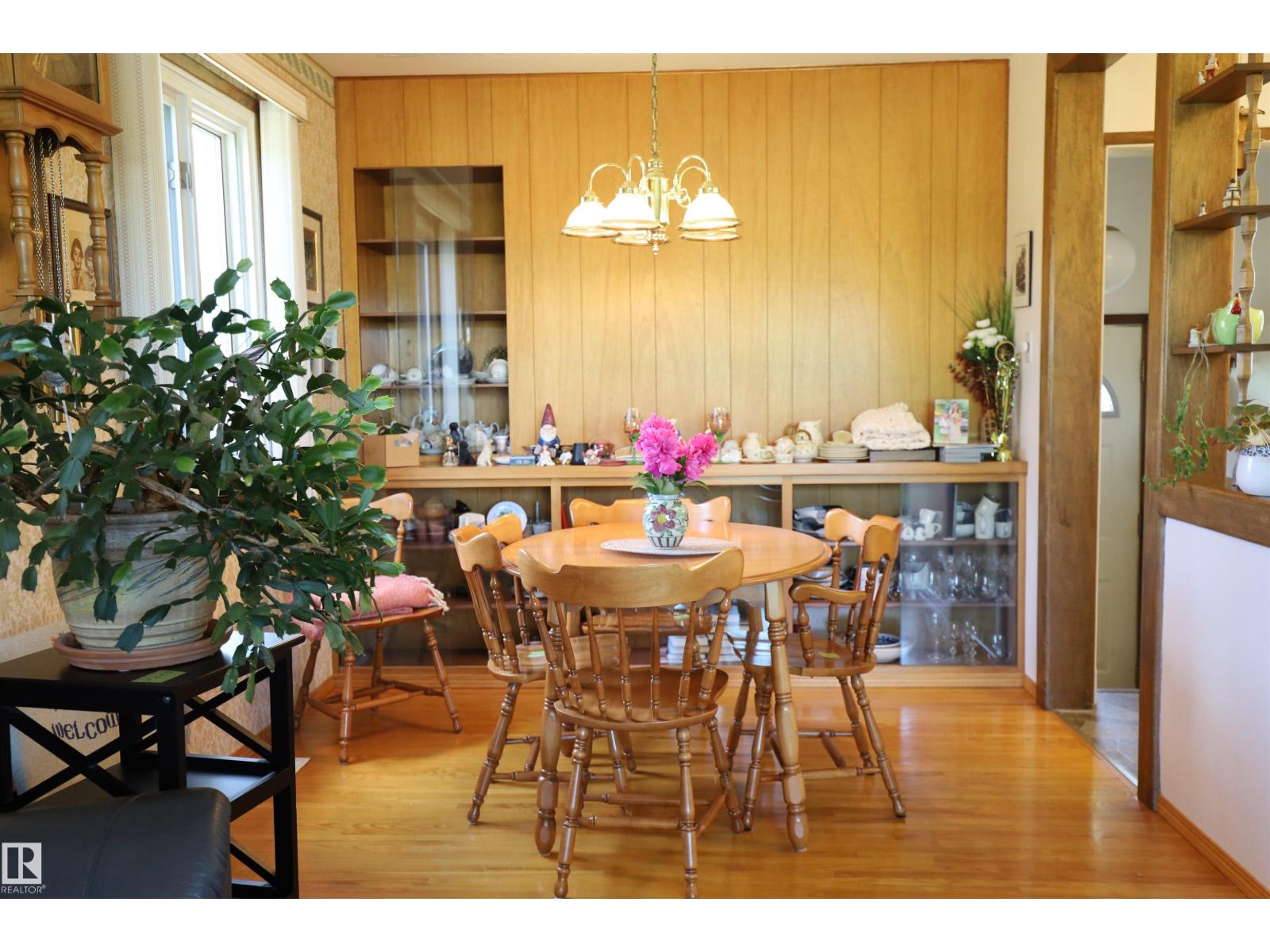 10715 132 AV NW - 40