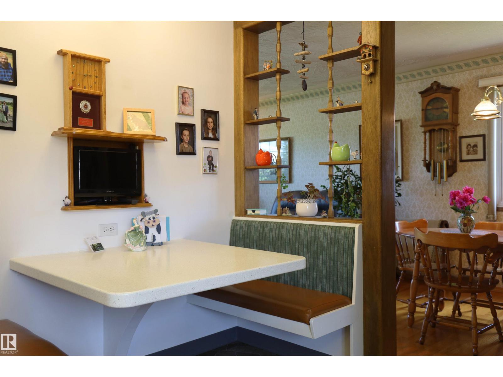 10715 132 AV NW - 46