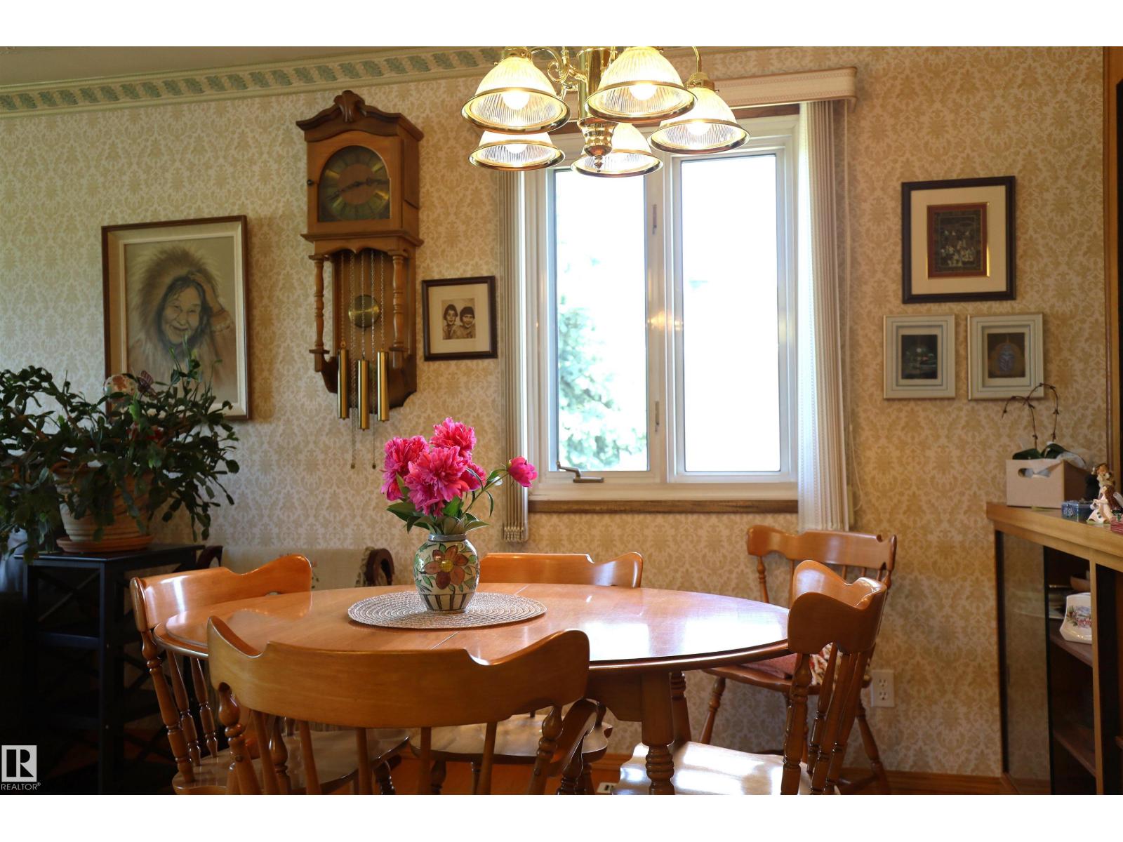 10715 132 AV NW - 38