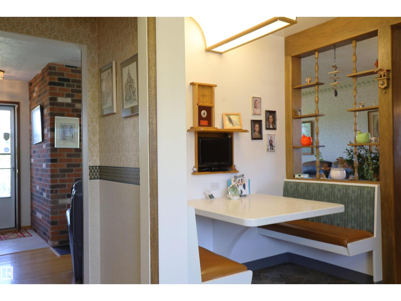 10715 132 AV NW - 47