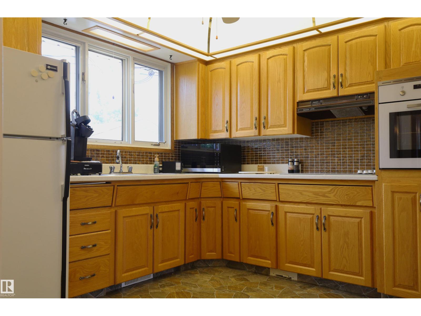 10715 132 AV NW - 41