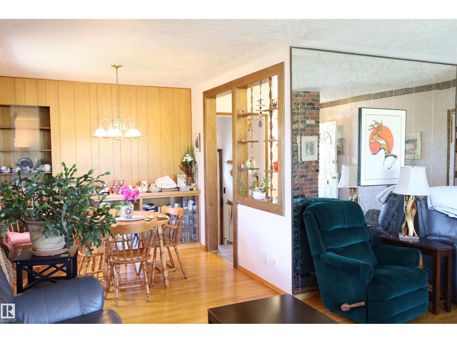 10715 132 AV NW - 32