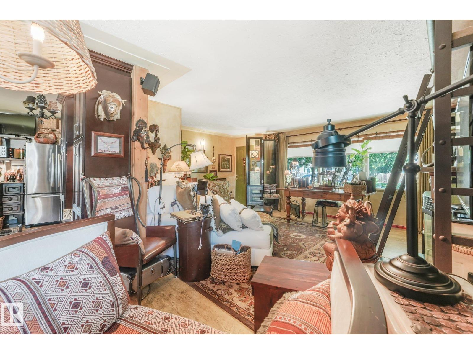 11836 135 ST NW - 11