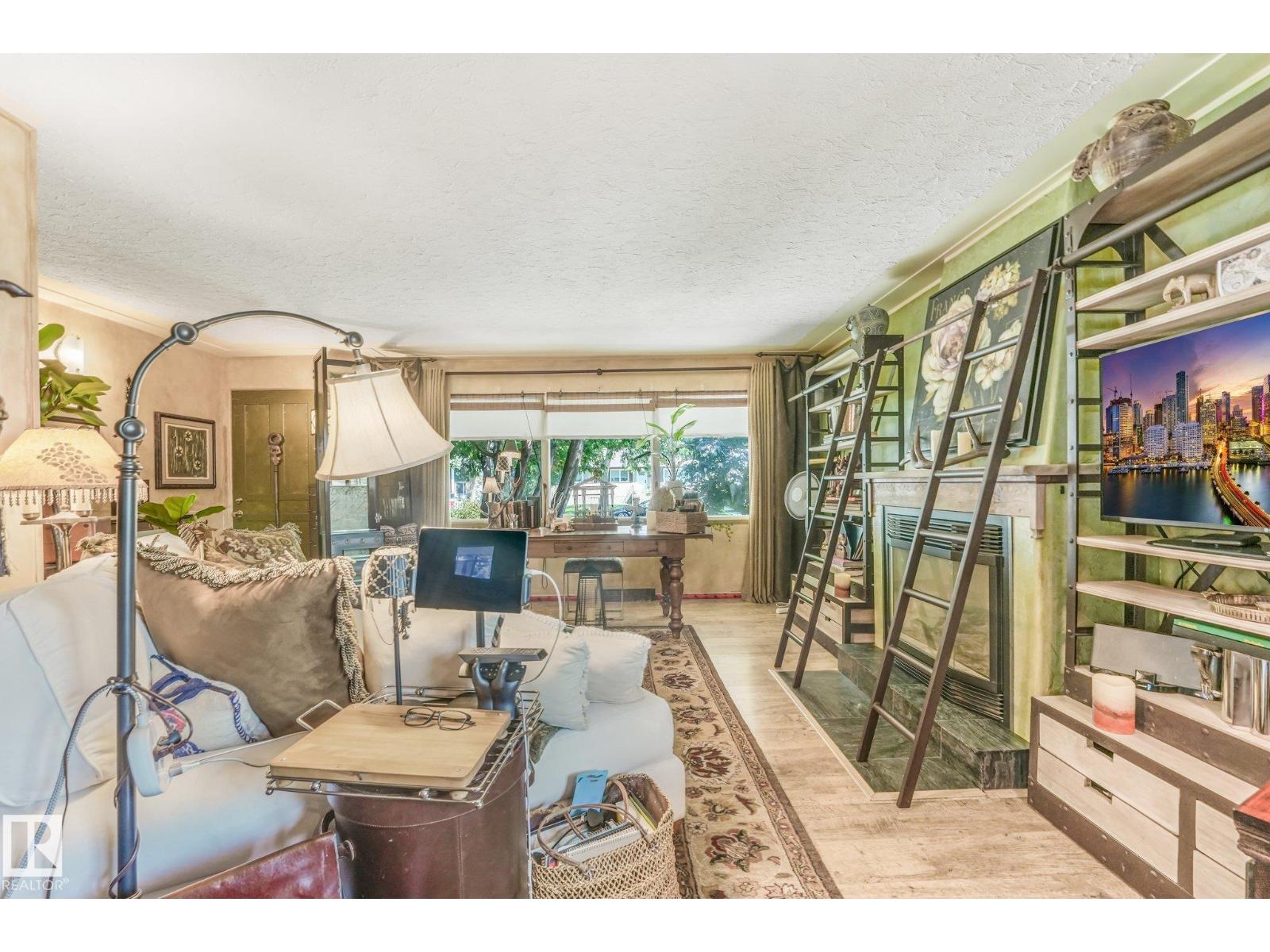 11836 135 ST NW - 12