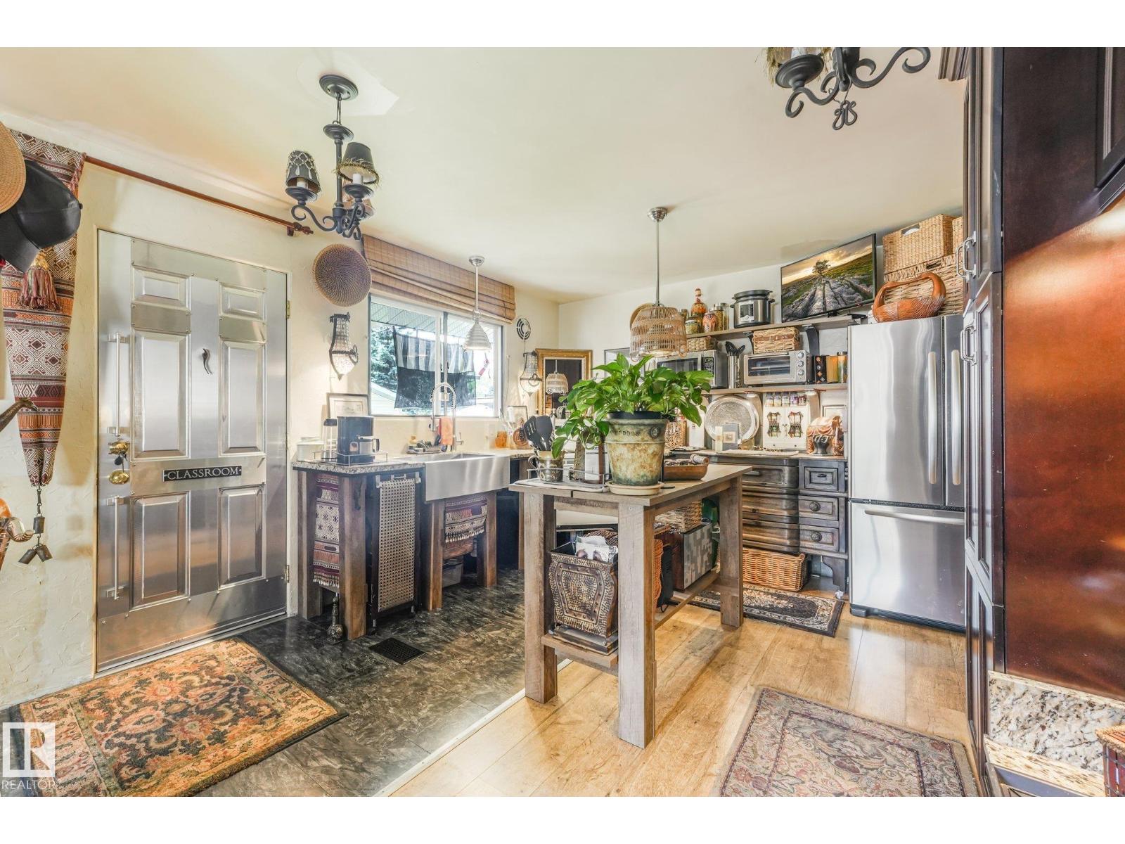 11836 135 ST NW - 14
