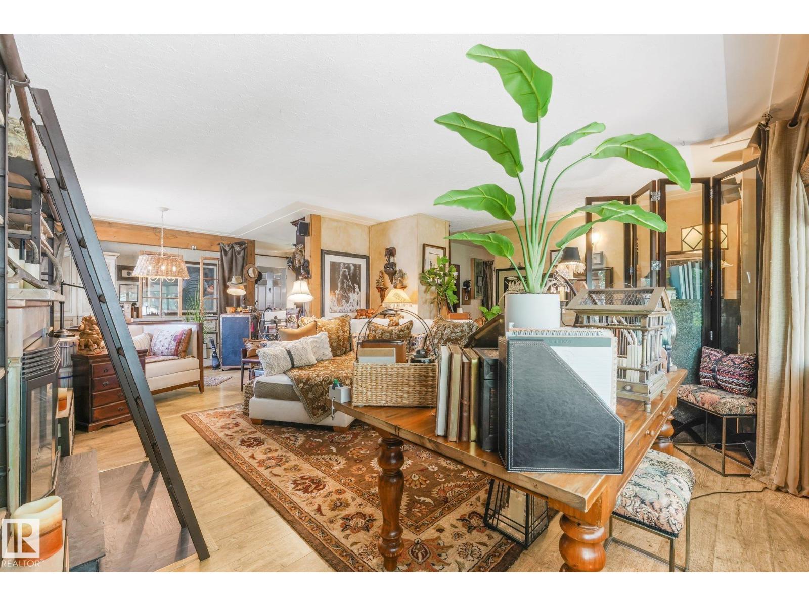 11836 135 ST NW - 10
