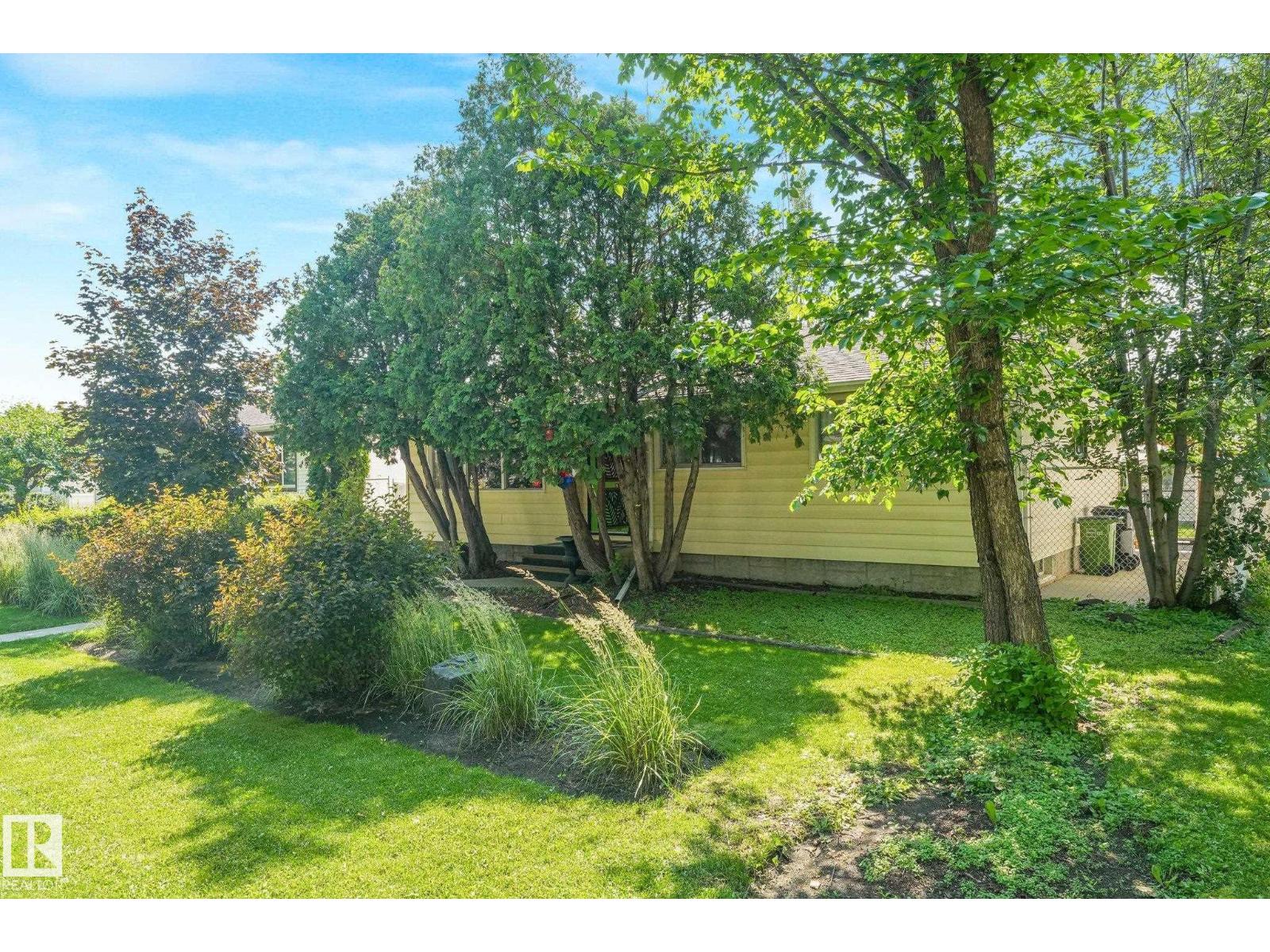 11836 135 ST NW - 5