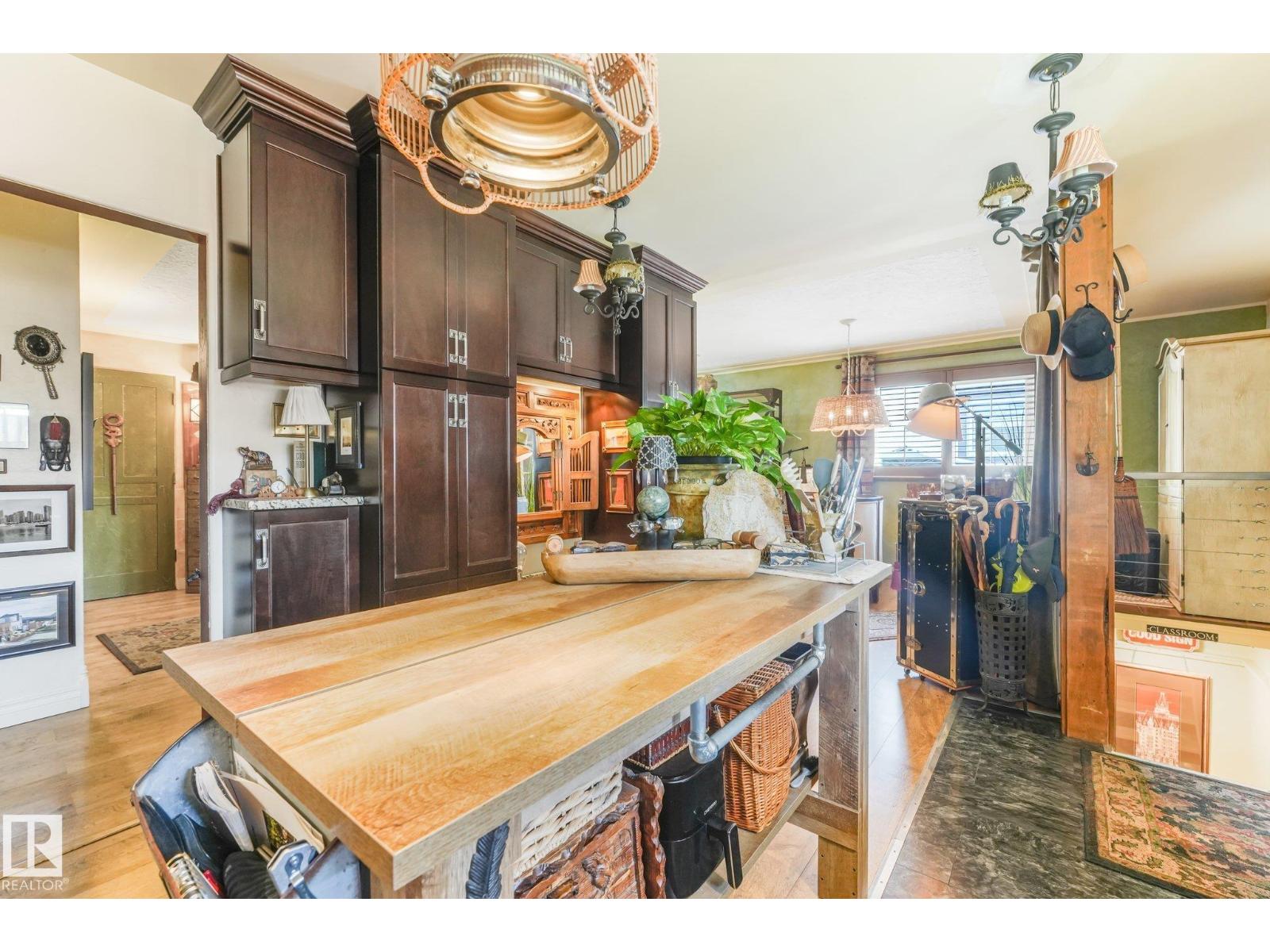 11836 135 ST NW - 15