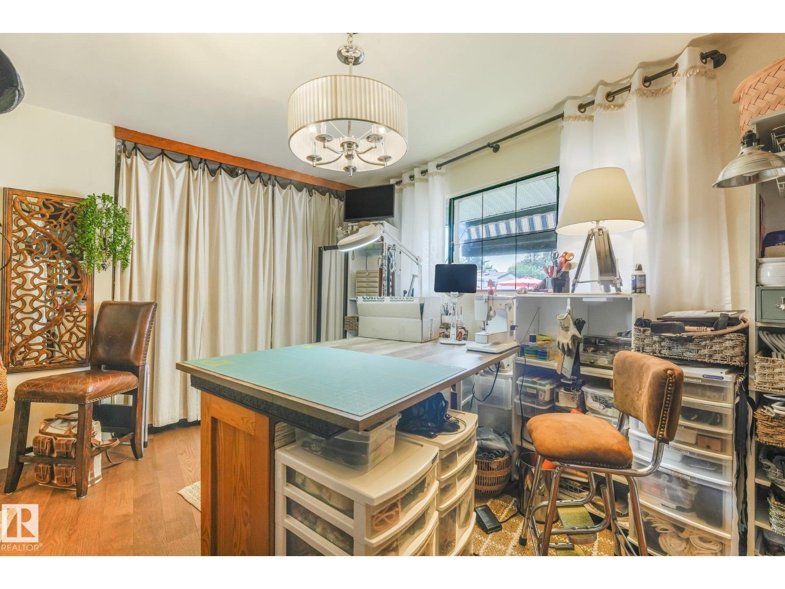 11836 135 ST NW - 21