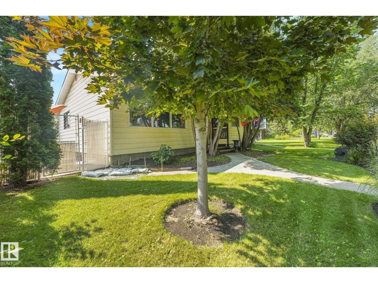 11836 135 ST NW - 3