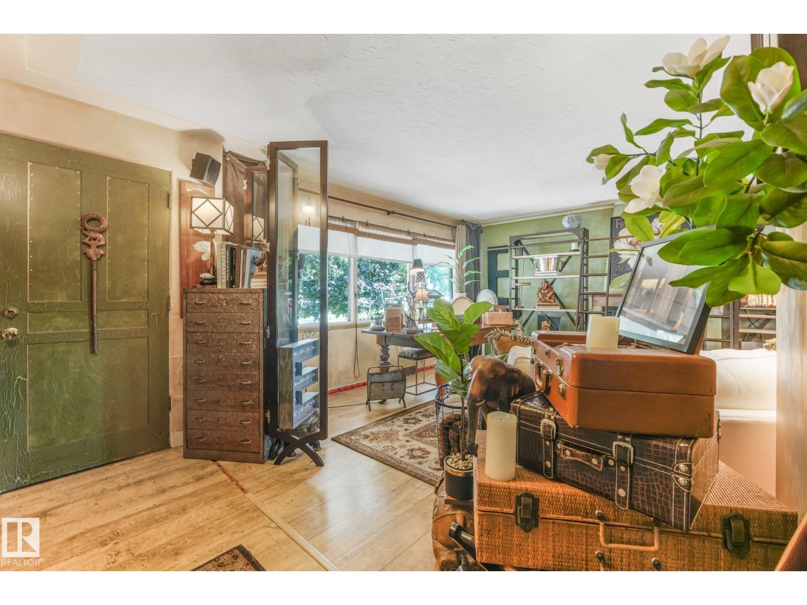 11836 135 ST NW - 6