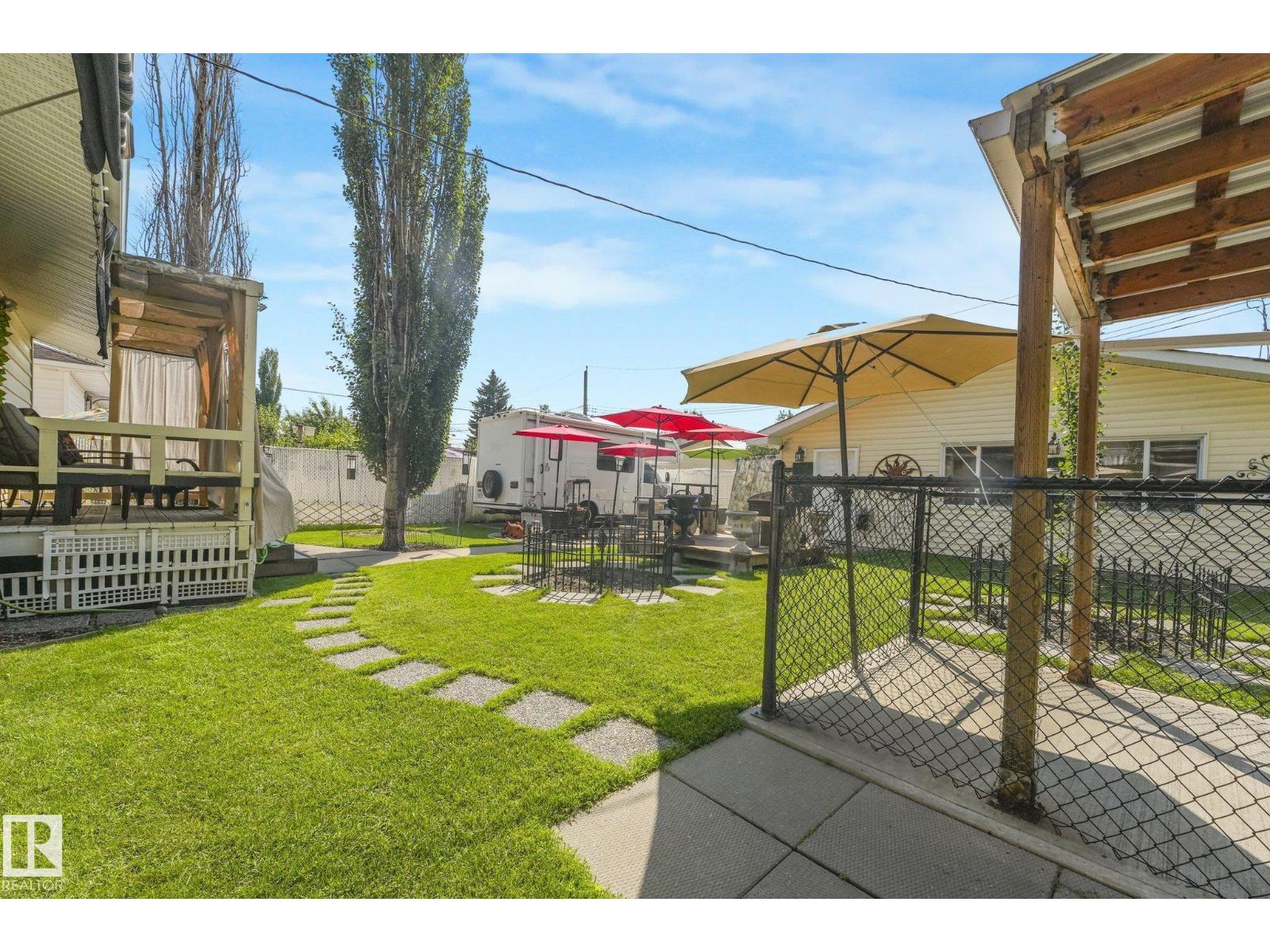 11836 135 ST NW - 41