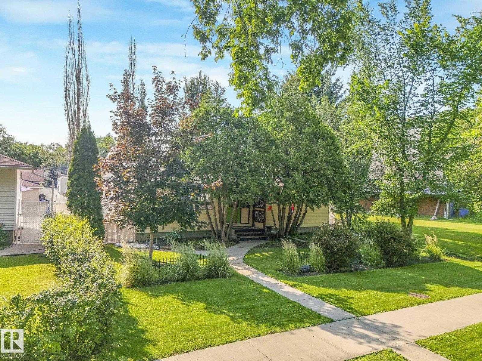 11836 135 ST NW - 58