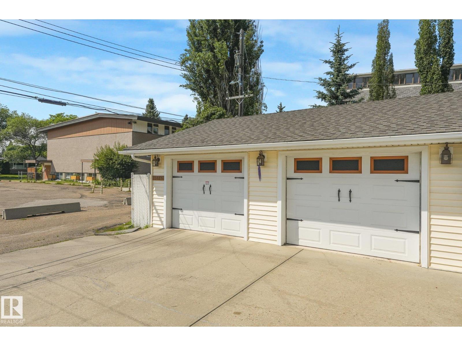 11836 135 ST NW - 57