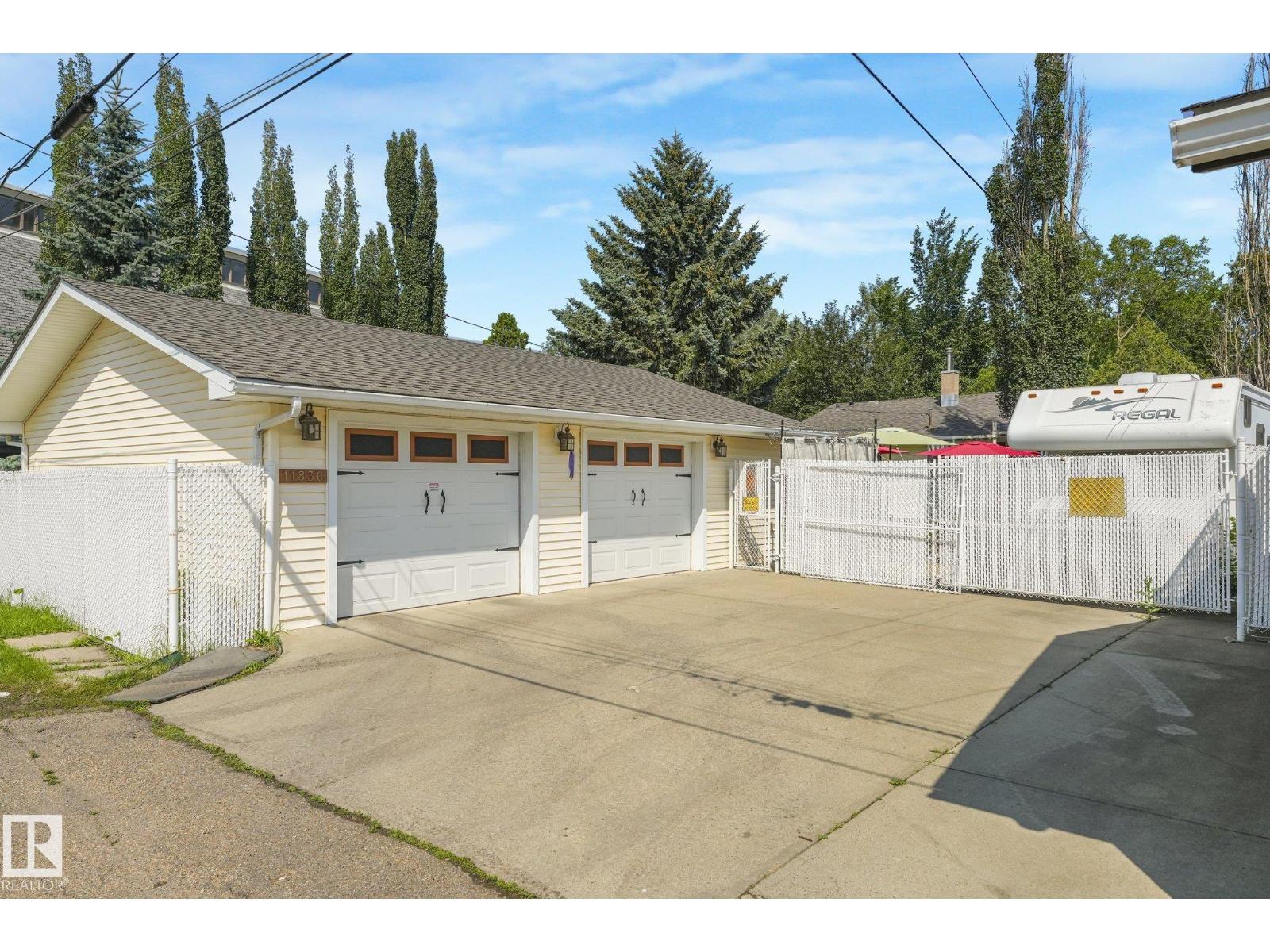 11836 135 ST NW - 55