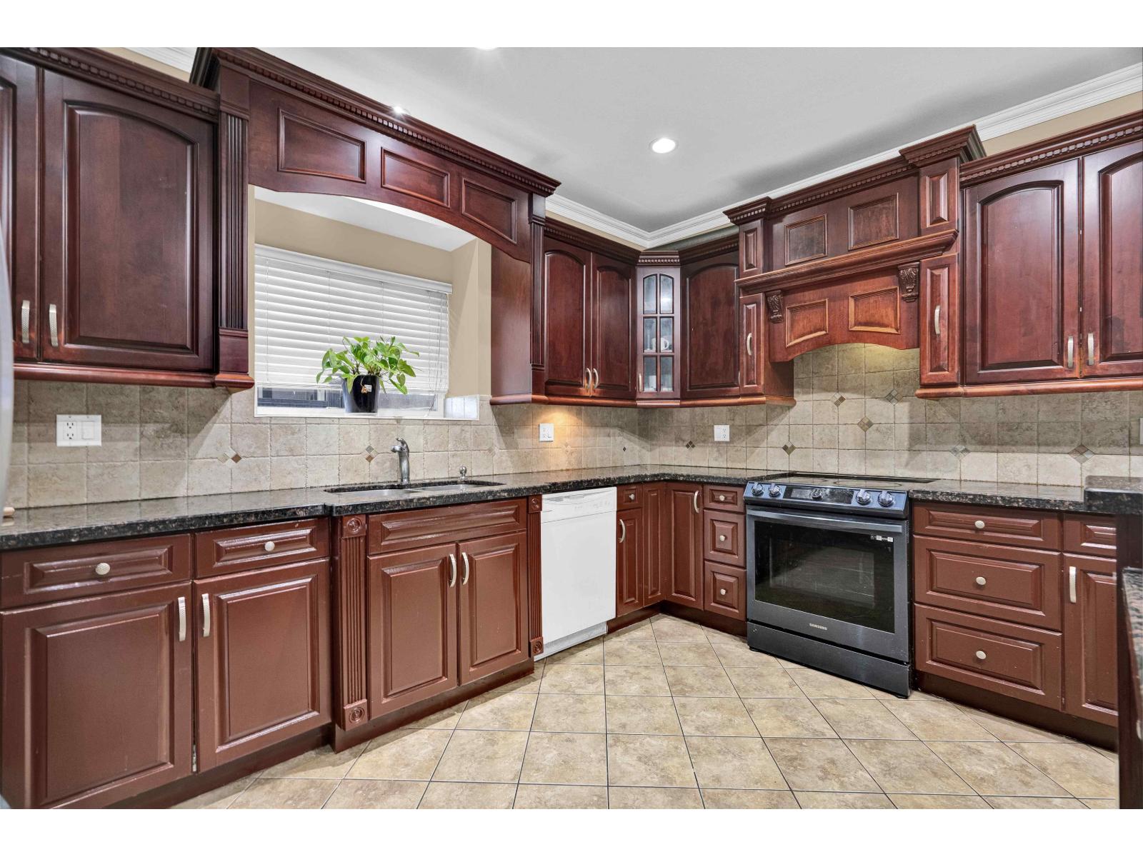 6 Bed, 5 Bath House for Sale in Delta – 8179 112 STREET, Delta – MLS# R3147874 - Image 17