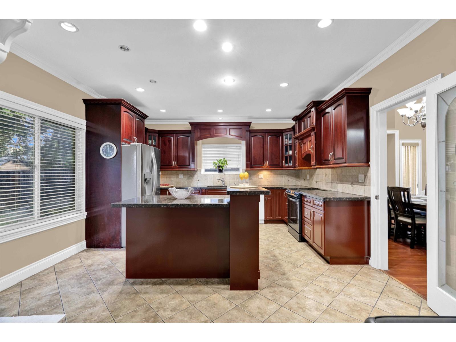 6 Bed, 5 Bath House for Sale in Delta – 8179 112 STREET, Delta – MLS# R3147874 - Image 11