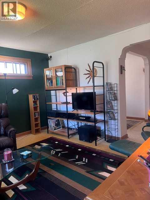 4605 46 Street - 6