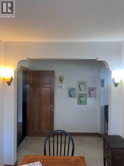 4605 46 Street - 8