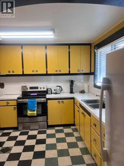 4605 46 Street - 11