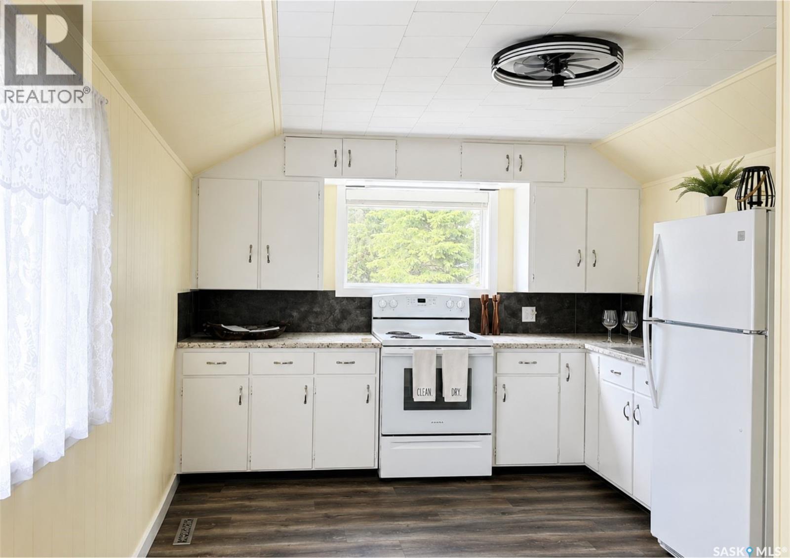 108 Third AVENUE S - Image 2
