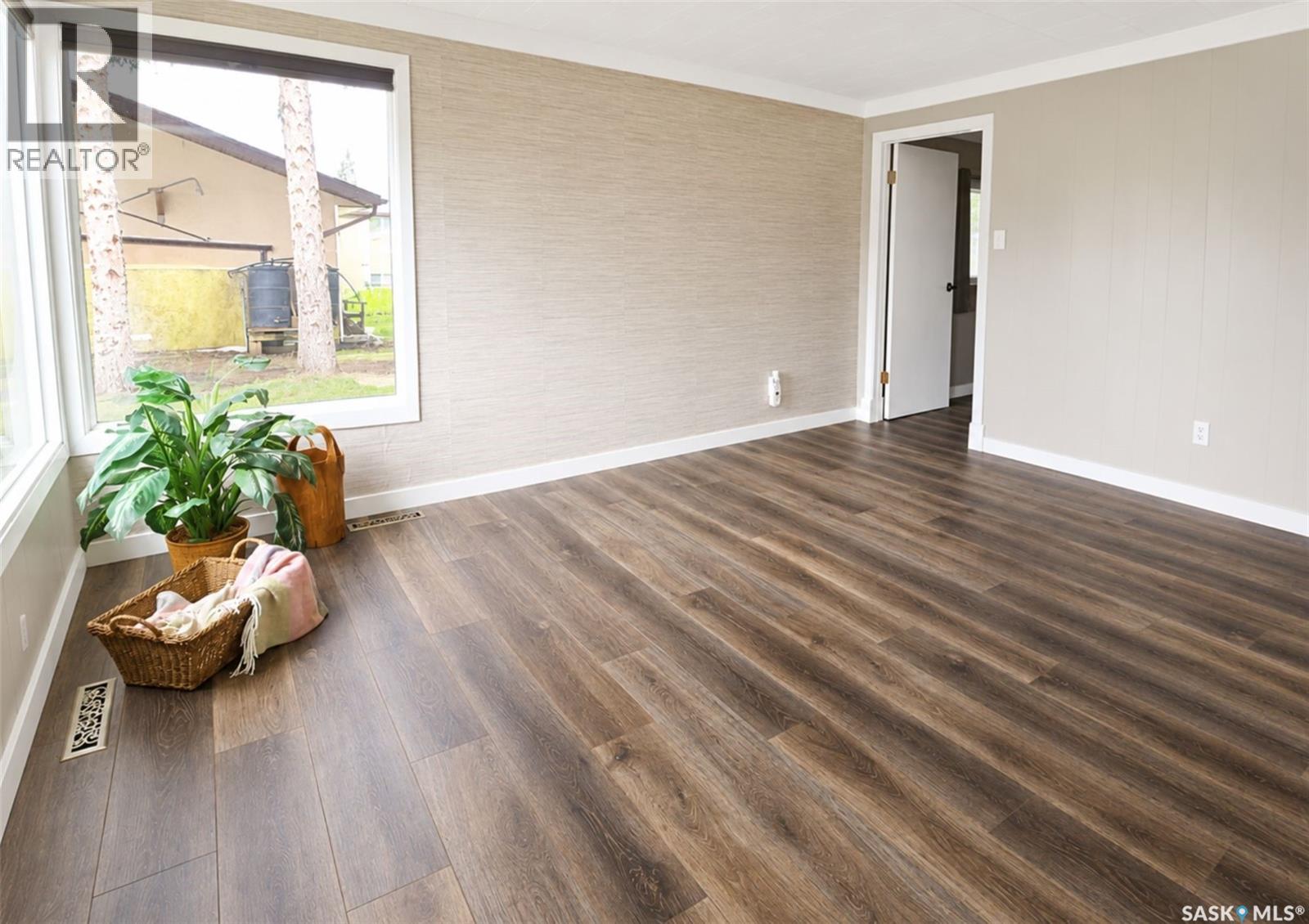 108 Third AVENUE S - Image 8