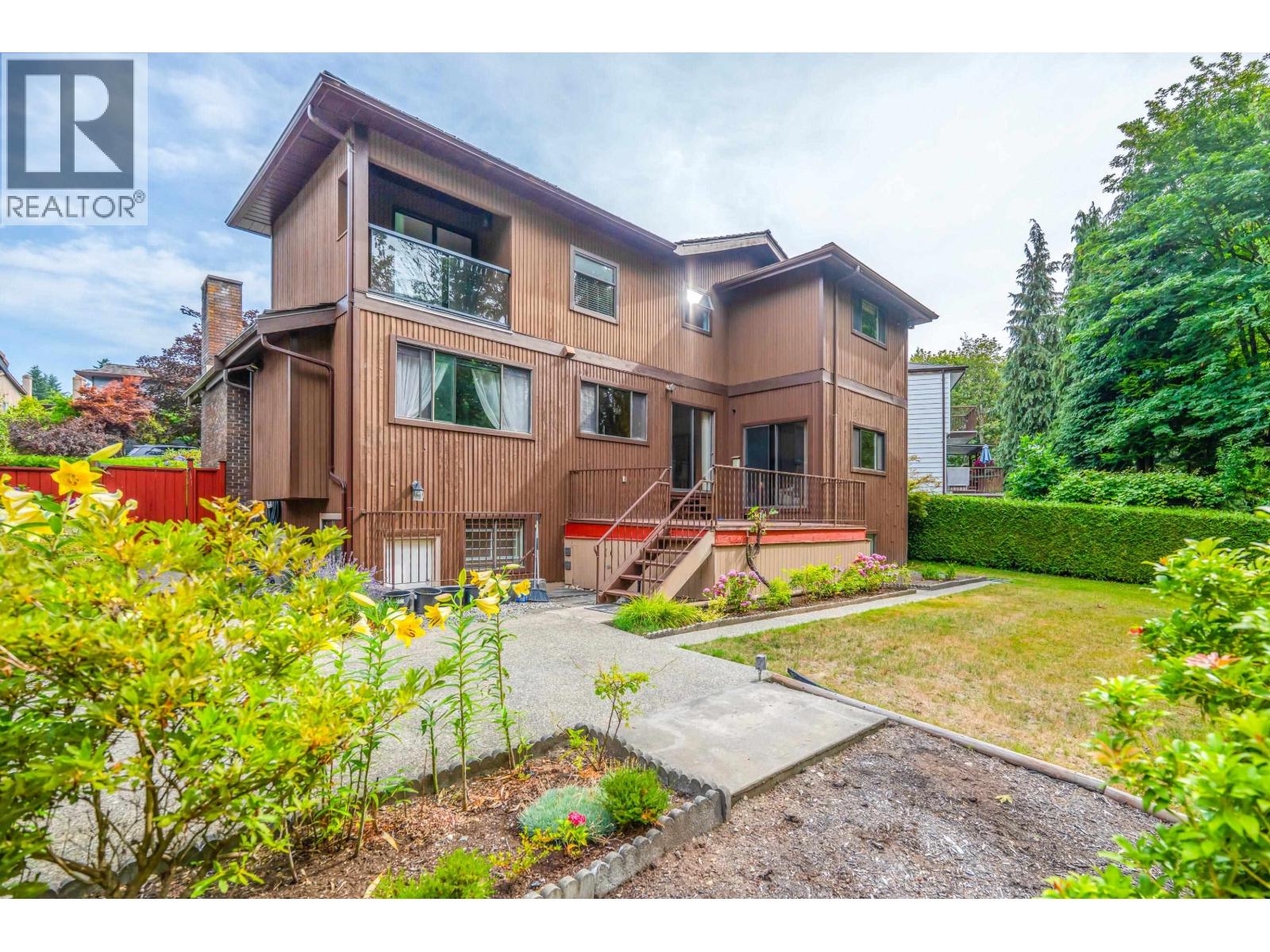 7 Bed, 4 Bath House for Sale in Burnaby – 8232 BRYNLOR DRIVE, Burnaby – MLS# R3148237 - Image 37