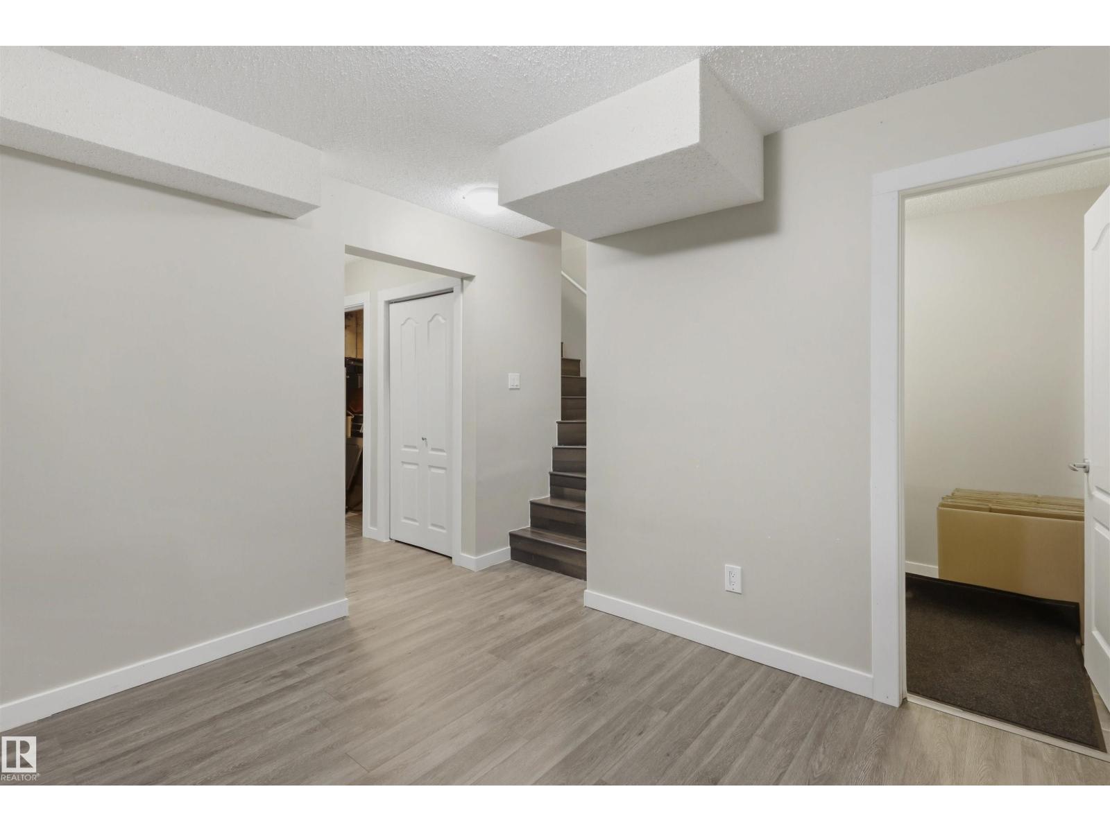 1528 35 AV NW NW - 21