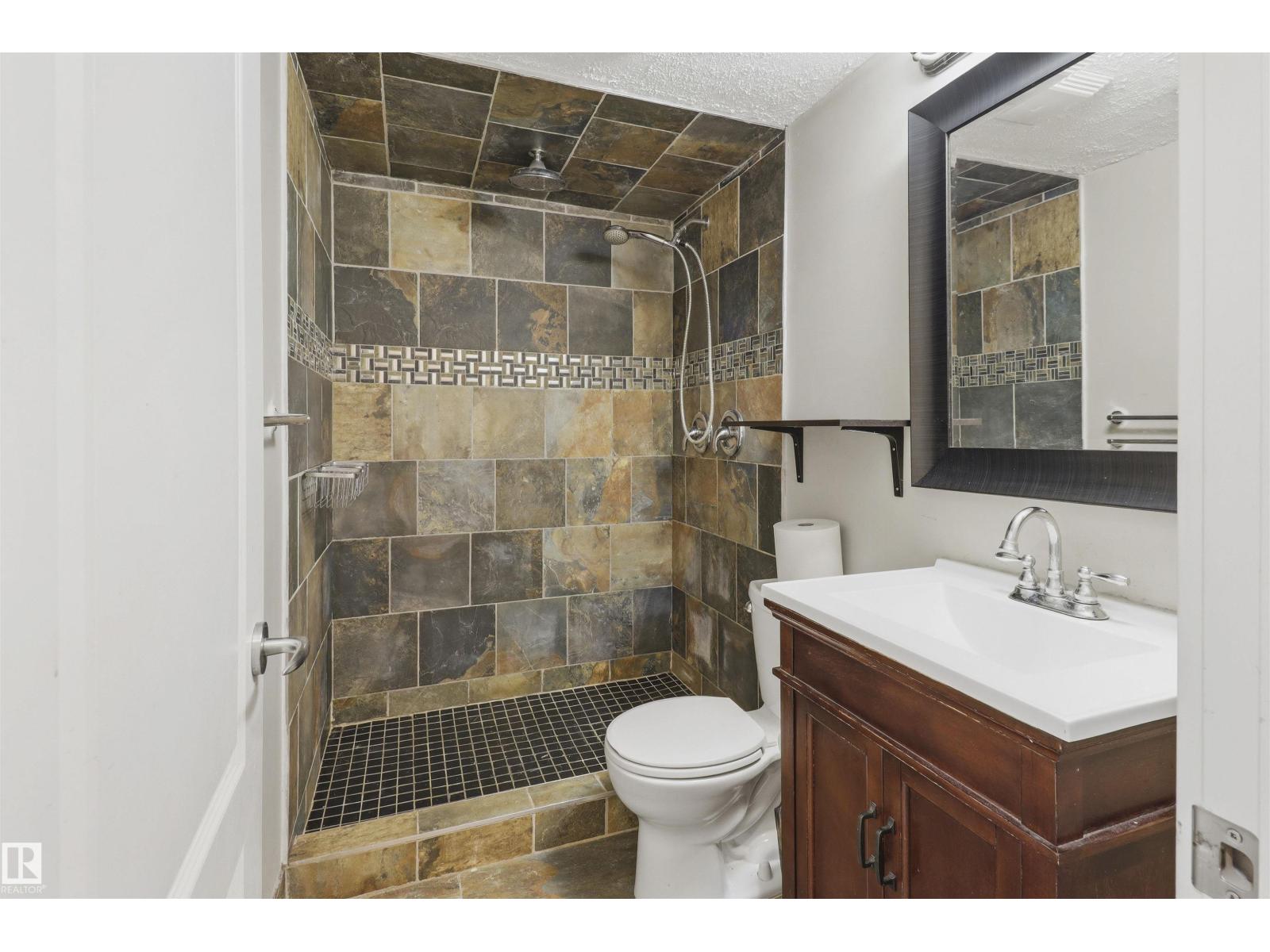 1528 35 AV NW NW - 24