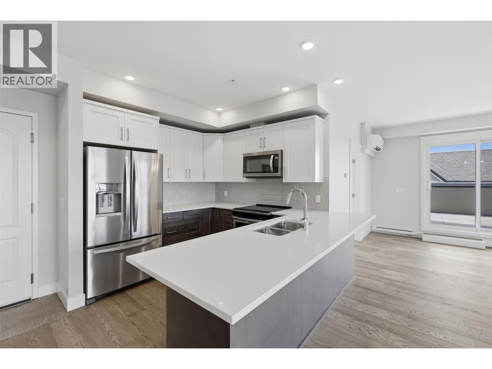 #401 568 LORNE Street - 5