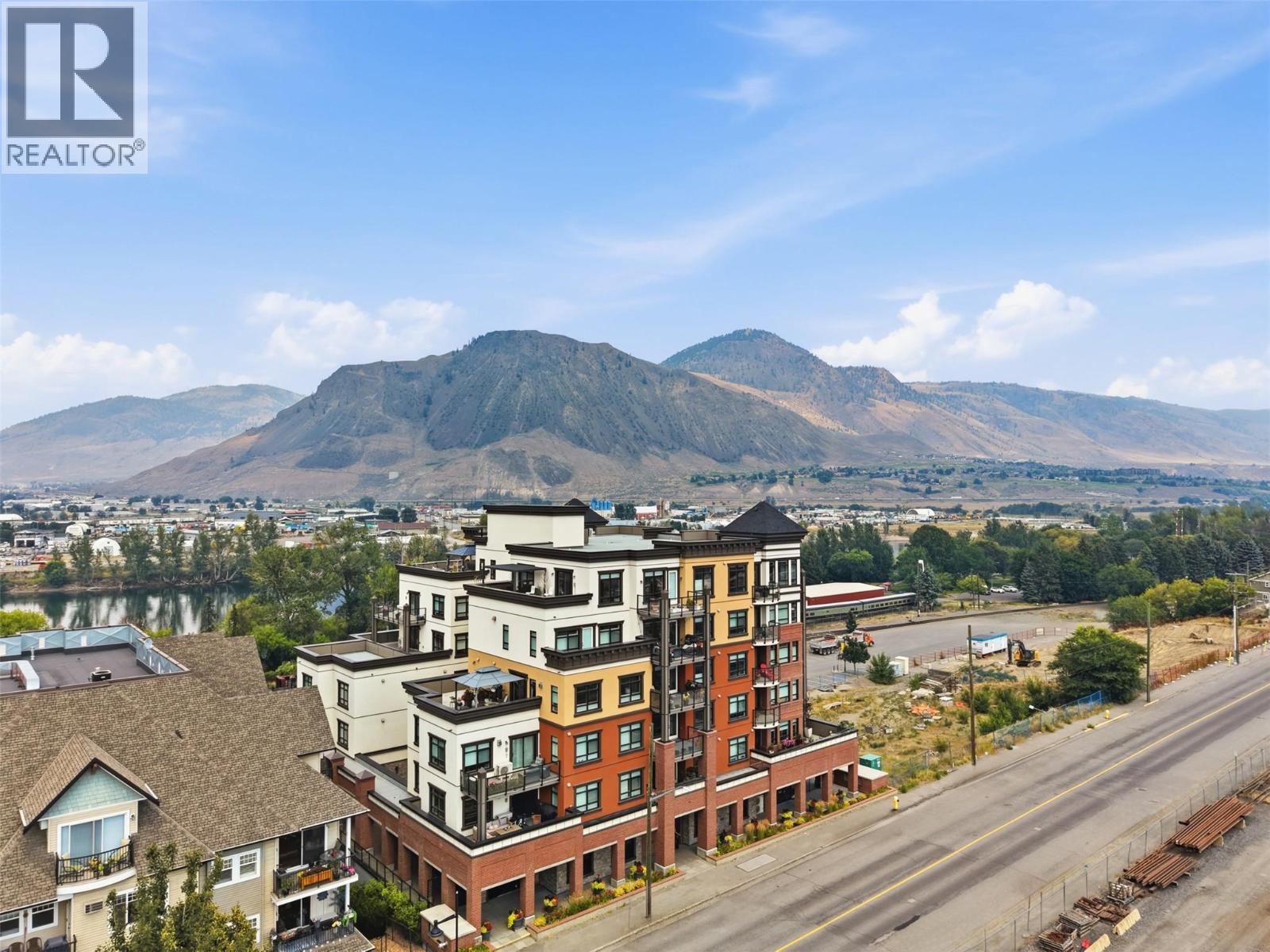 #401 568 LORNE Street - 2