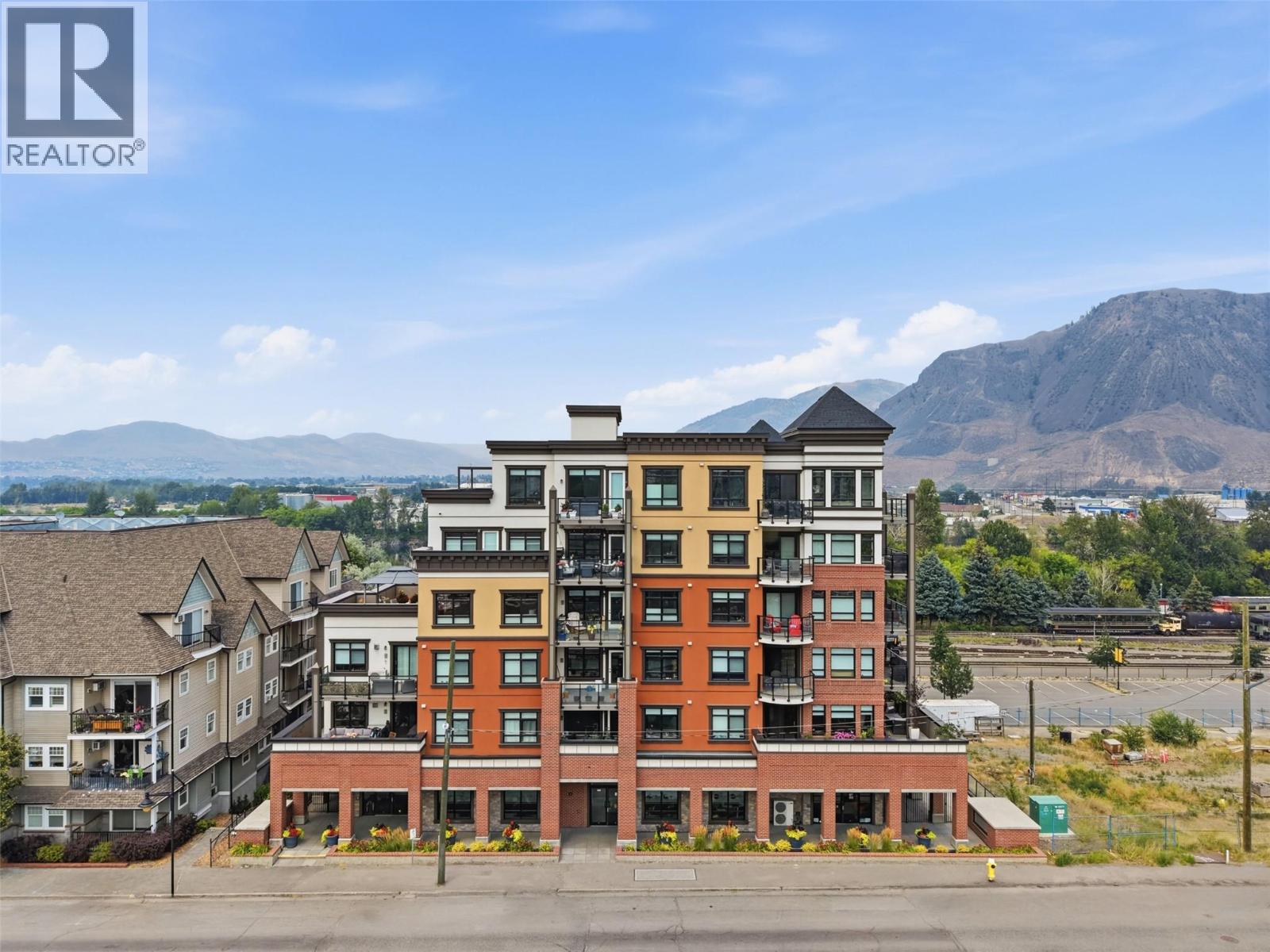 #401 568 LORNE Street - 1