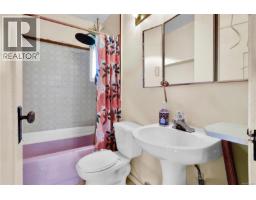 Kitchen - 2726 Prior St, Victoria, BC V8T3Y1 Photo 12