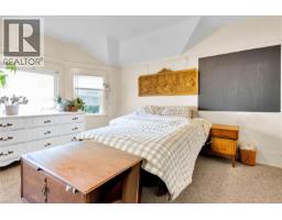 2726 Prior St, Victoria, BC V8T3Y1 Photo 16