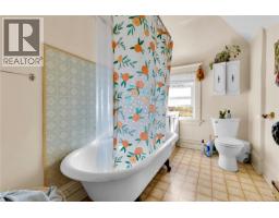 2726 Prior St, Victoria, BC V8T3Y1 Photo 19