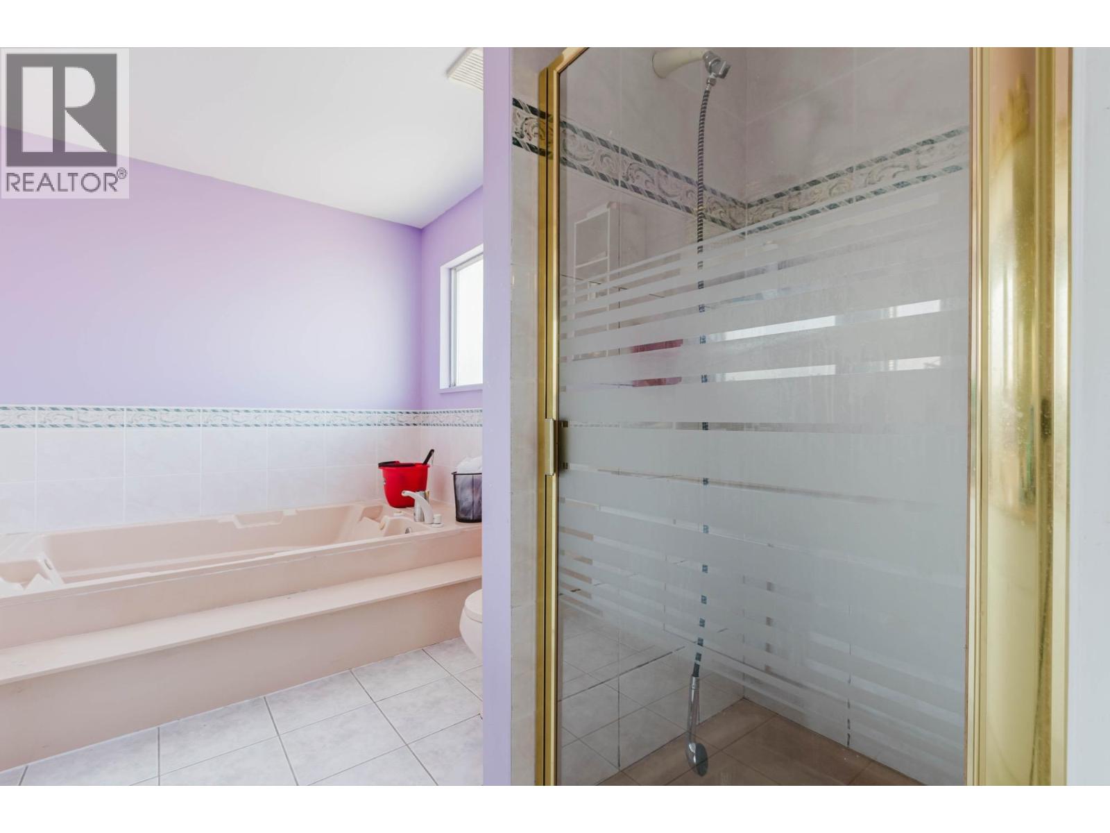 7 Bed, 4 Bath House for Sale in New Westminster – 1226 SALTER STREET, New Westminster – MLS# R3147937 - Image 9