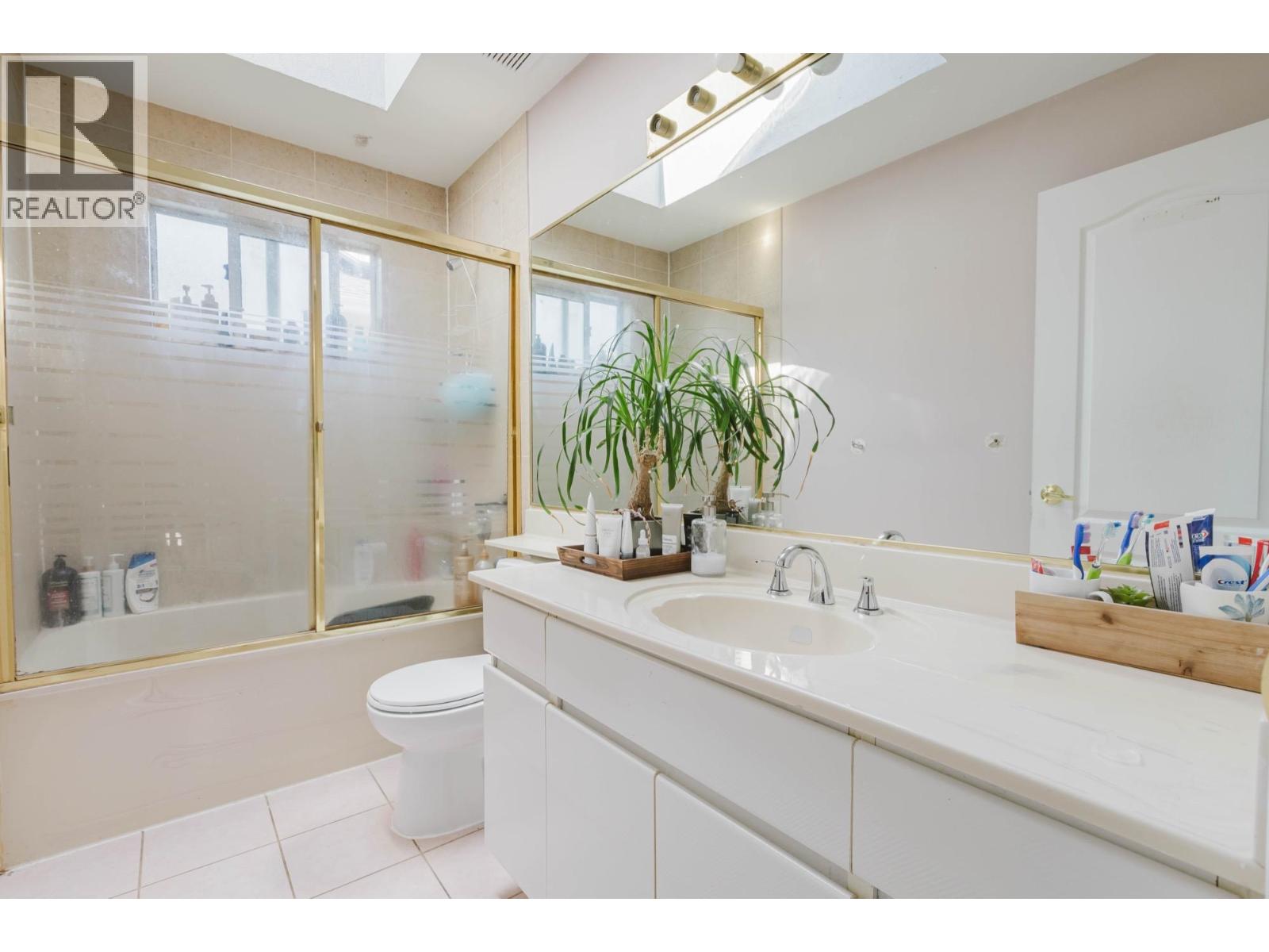7 Bed, 4 Bath House for Sale in New Westminster – 1226 SALTER STREET, New Westminster – MLS# R3147937 - Image 8