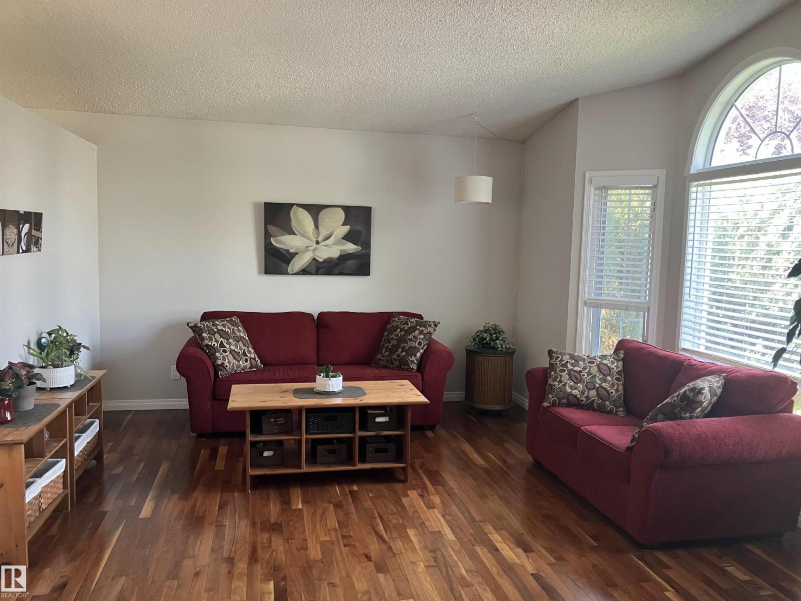 8029 17A AV NW - 6