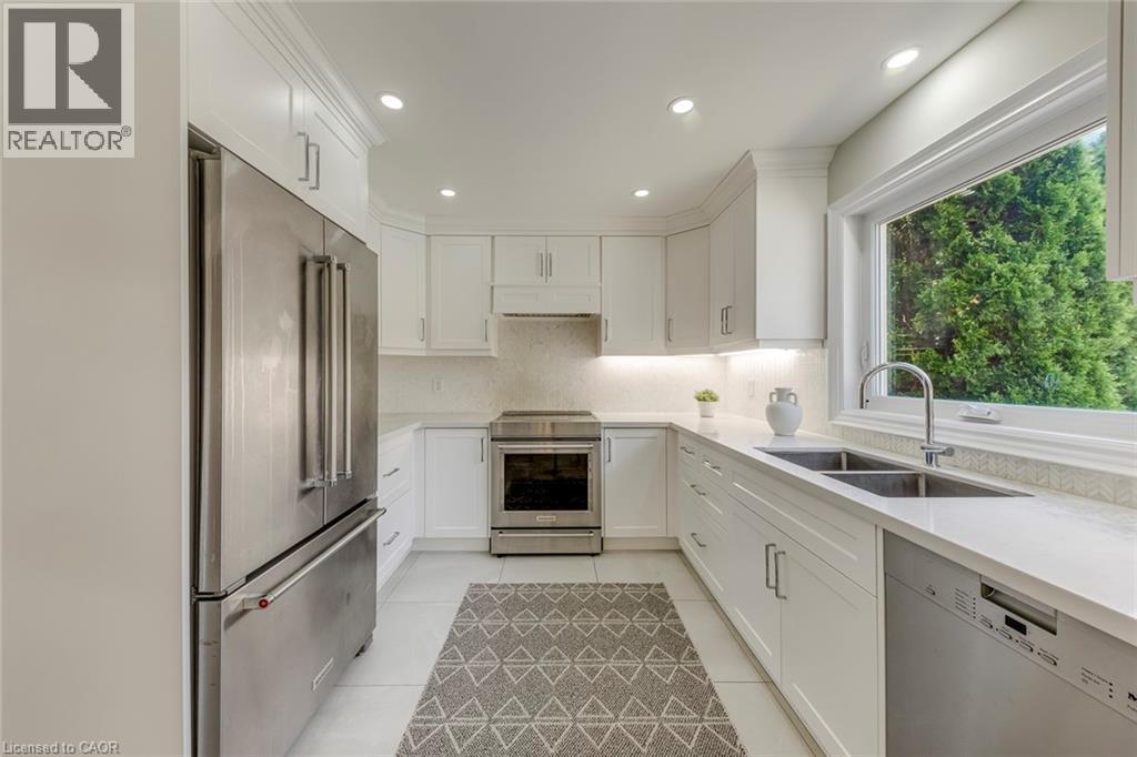 1633 GREENBRIAR Drive - Image 14
