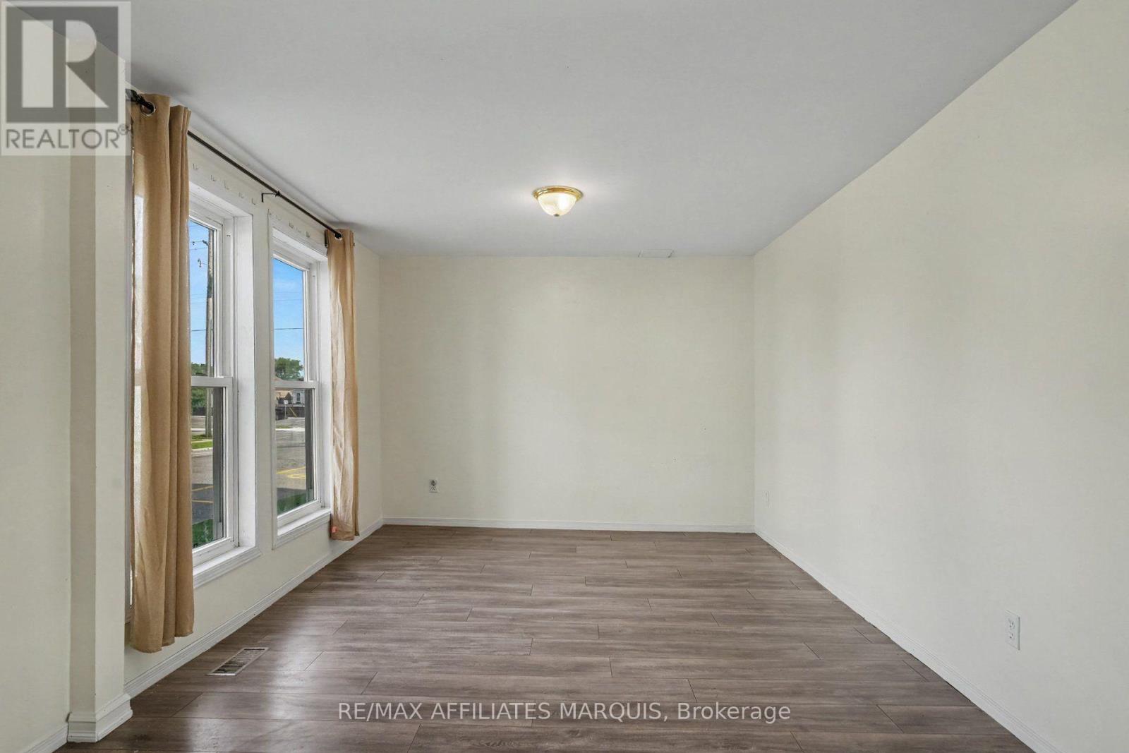 26 MARKET STREET N - Image 19