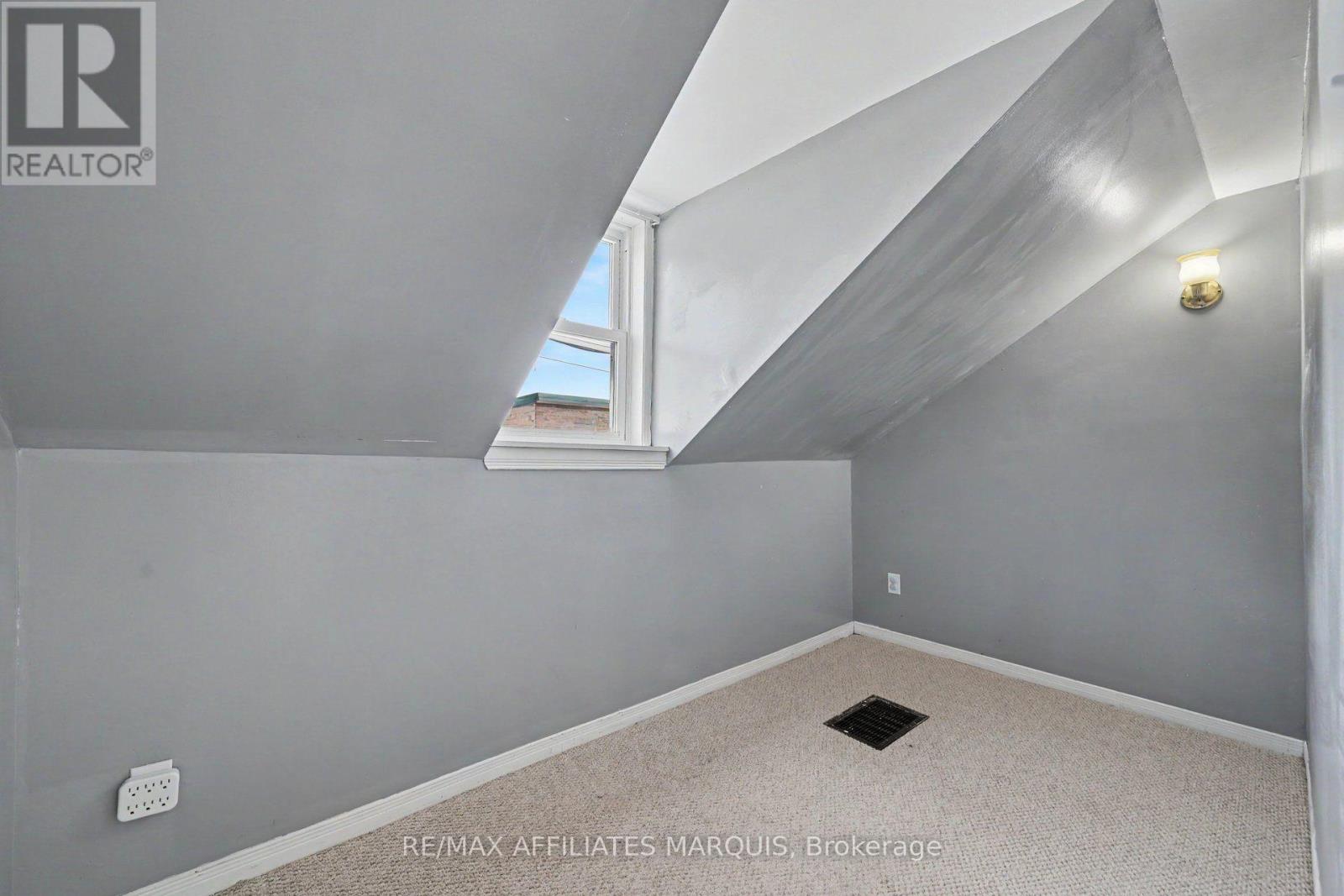 26 MARKET STREET N - Image 28