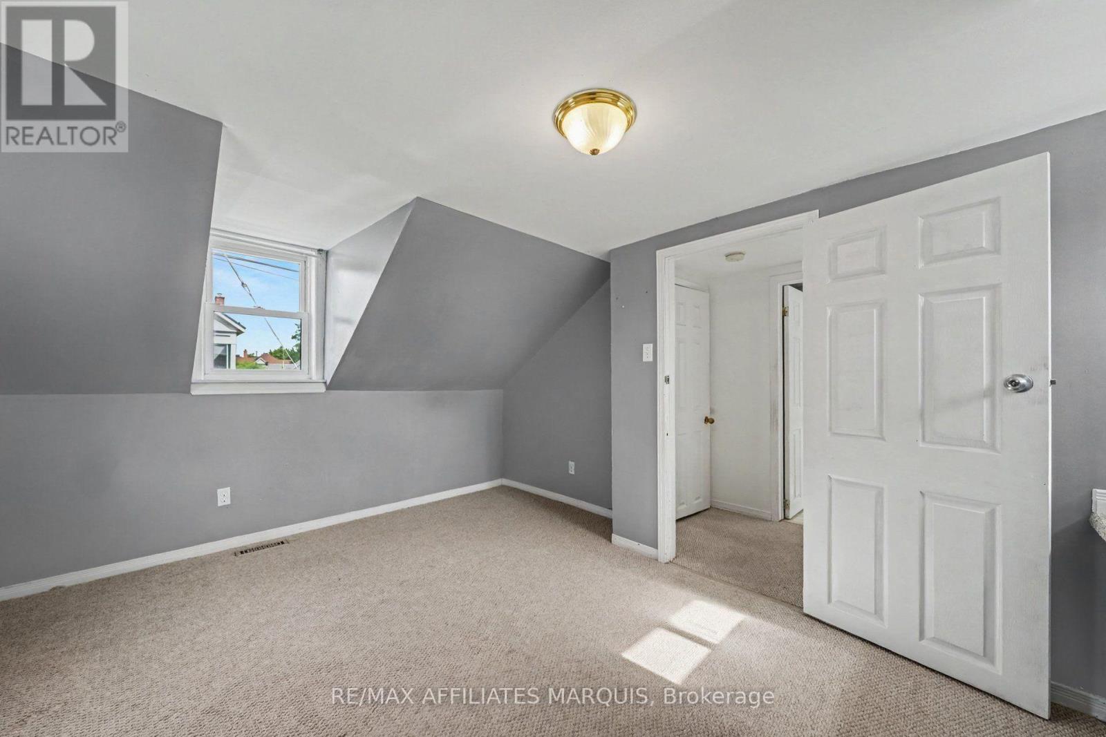 26 MARKET STREET N - 23