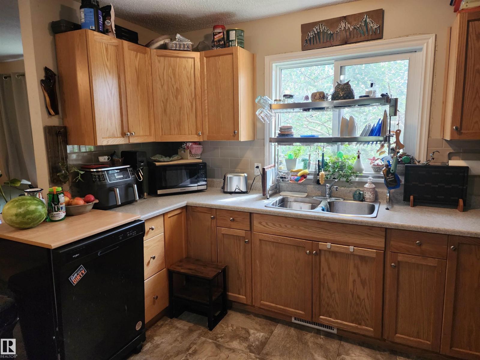 4806 52 AV - Image 5