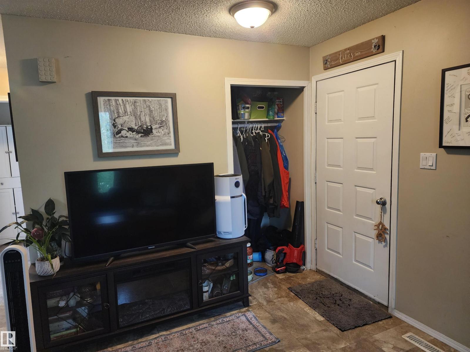 4806 52 AV - Image 9
