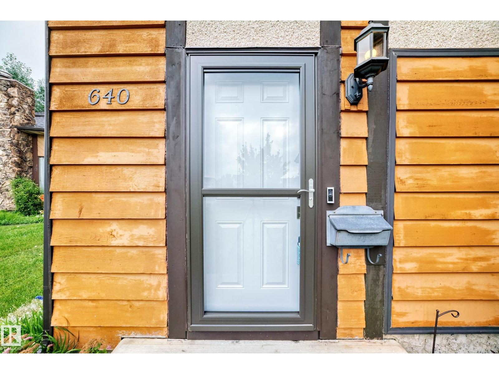 640 WARWICK RD NW - 2