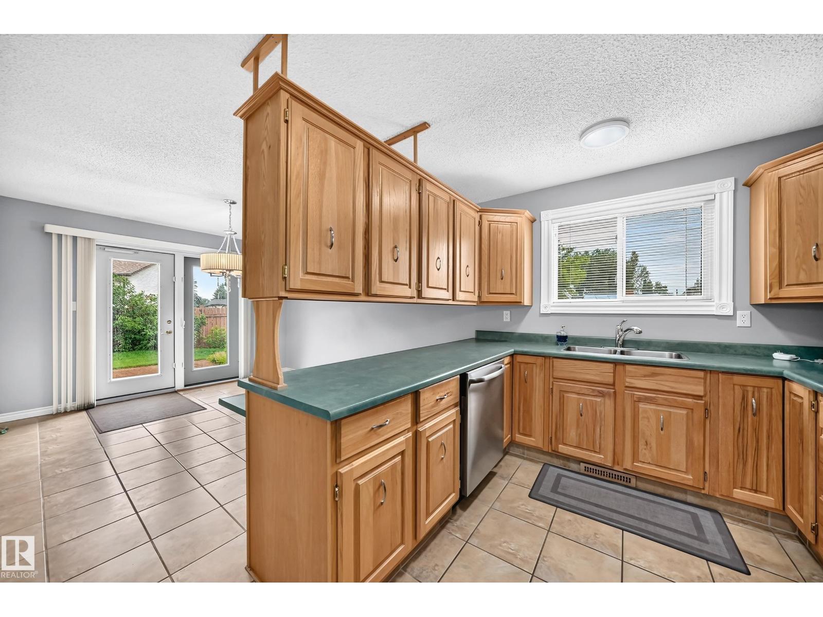 640 WARWICK RD NW - 8