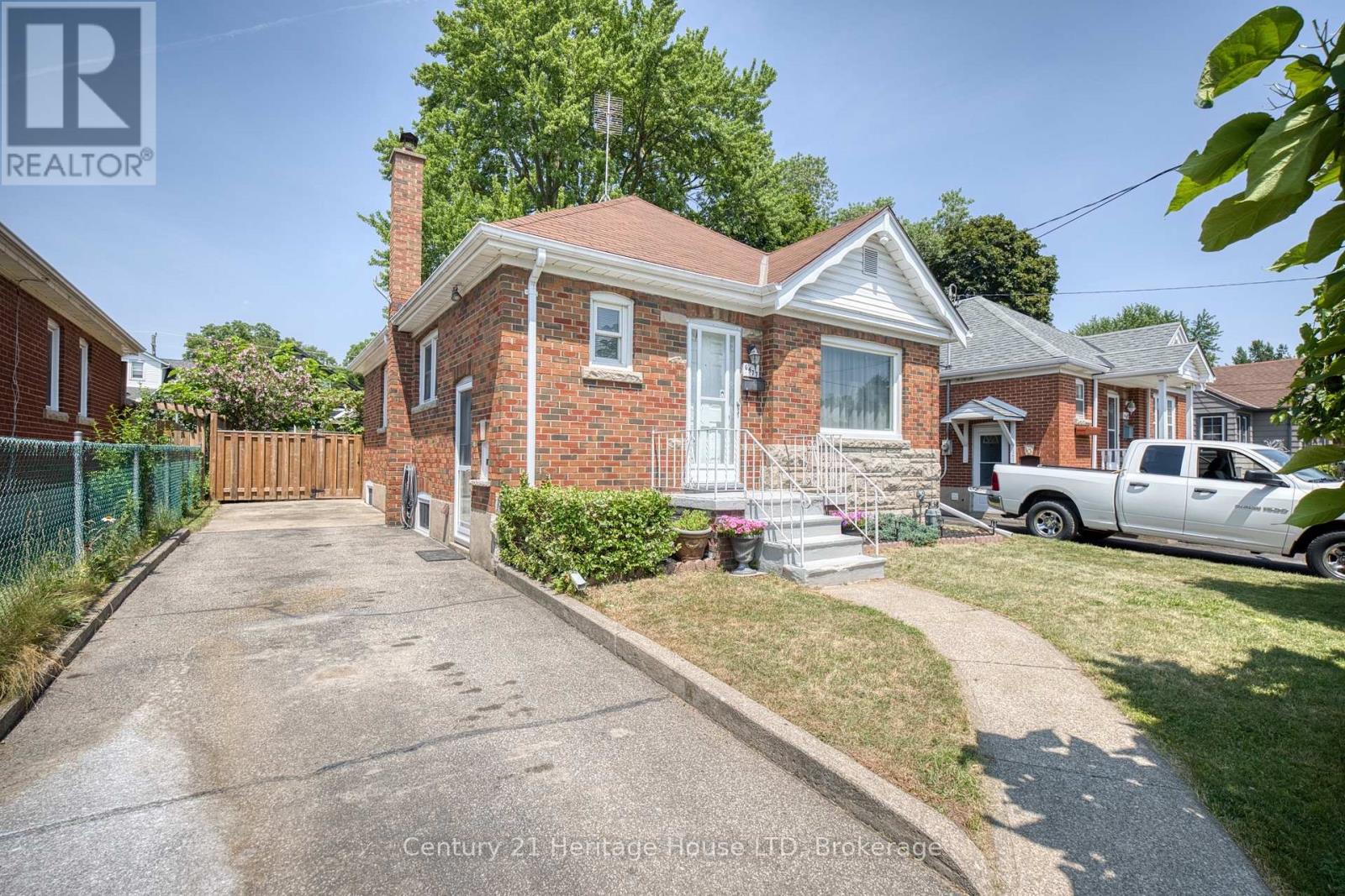 6477 BARKER STREET - 1
