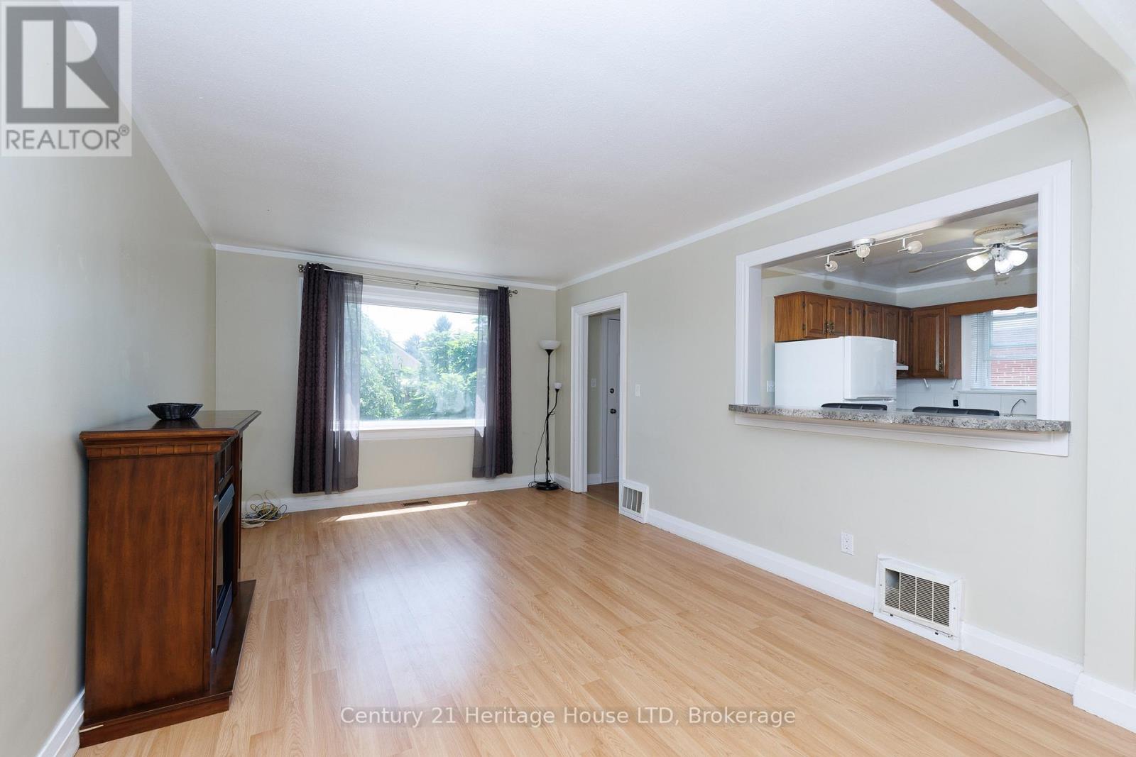 6477 BARKER STREET - 10