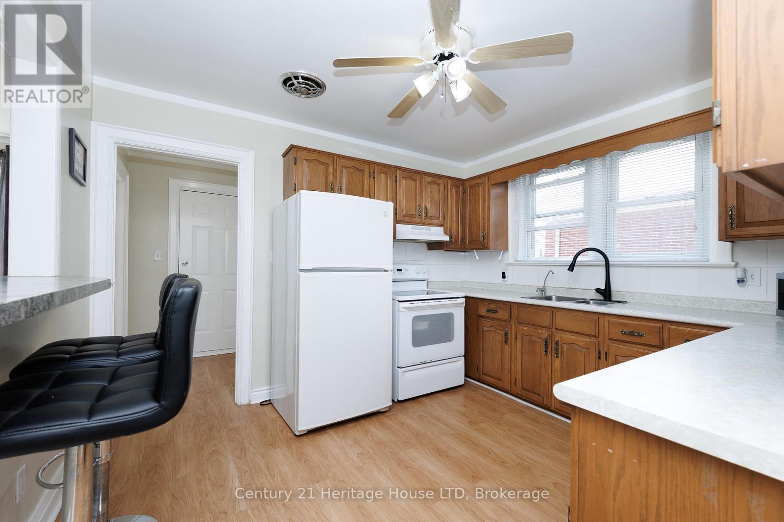 6477 BARKER STREET - 11