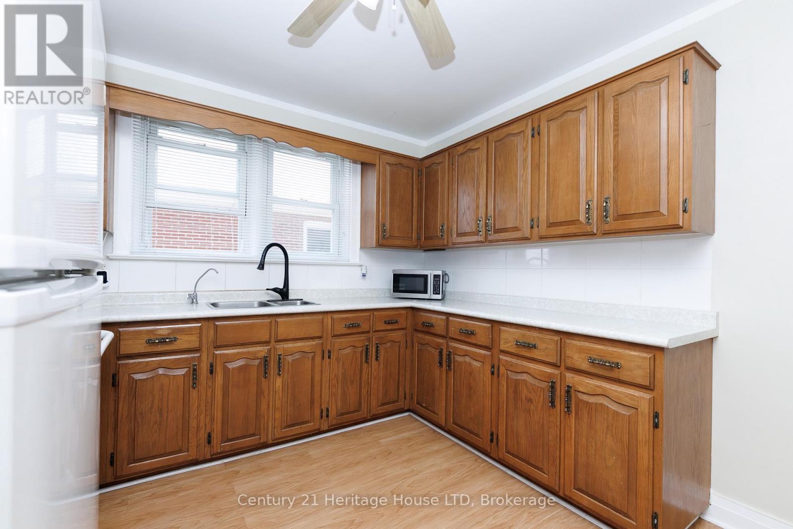 6477 BARKER STREET - 12